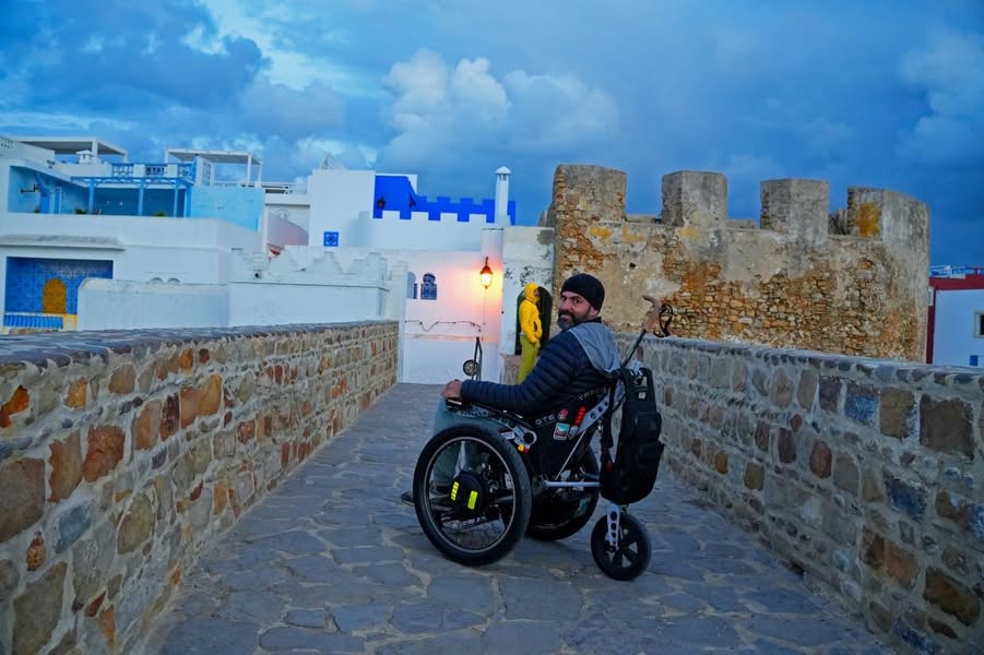 Friday evening in Asilah. A soft breeze drifts through the…