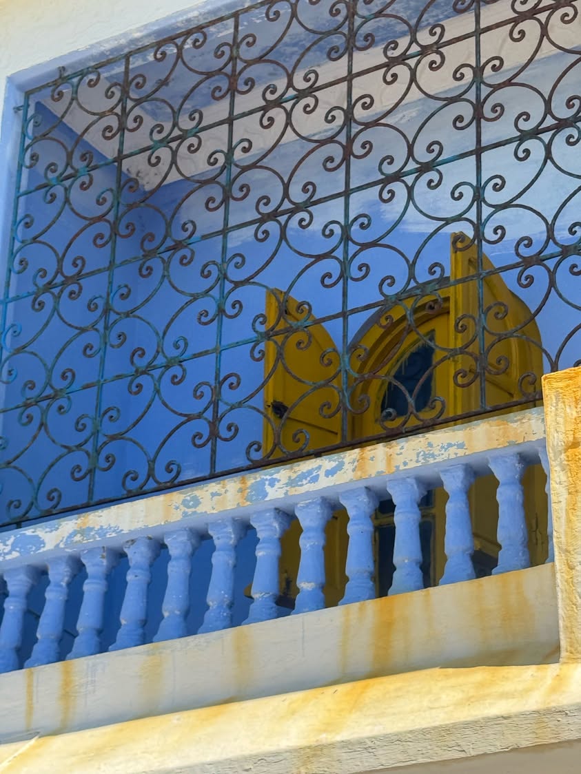 The first thing I saw were the colours. Painted like…