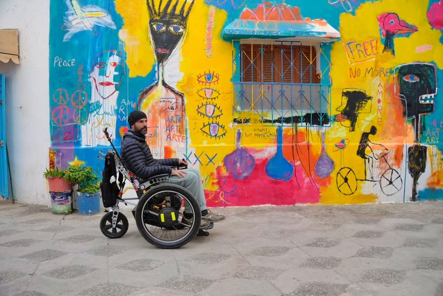 The first thing I saw were the colours. Painted like…