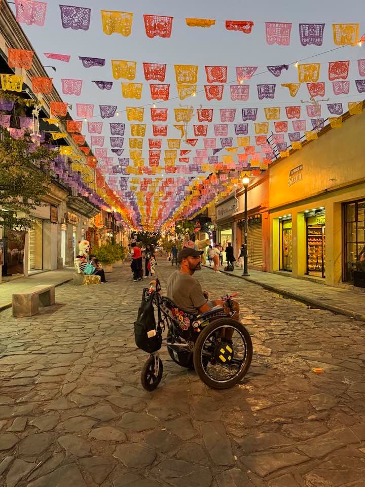 Meanwhile in Oaxaca. 🌼✨💀 #trekinetic #travellingwithwheelchair #wheelchair
