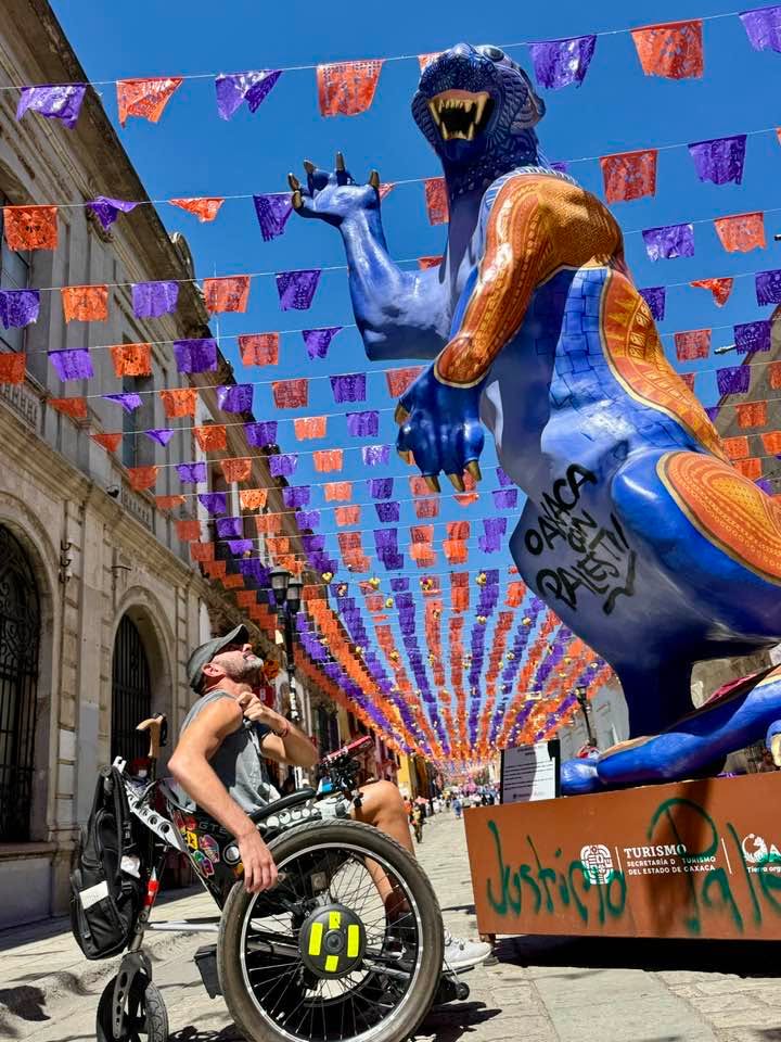 Meanwhile in Oaxaca. 🌼✨💀 #trekinetic #travellingwithwheelchair #wheelchair