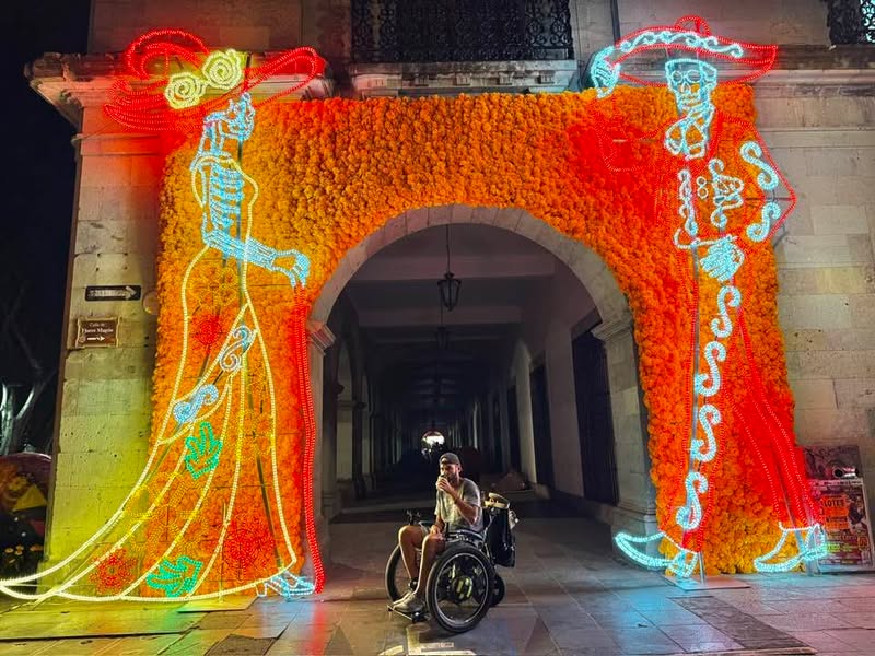 Meanwhile in Oaxaca. 🌼✨💀 #trekinetic #travellingwithwheelchair #wheelchair